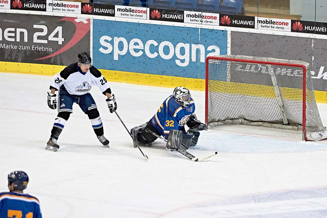 Stuttgart Mustangs – IceBears Jääkarhut